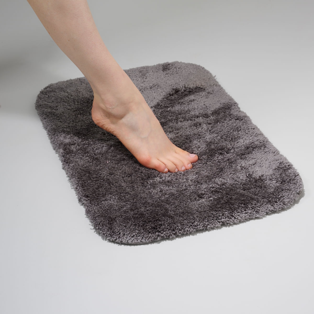 04 04 0019 Tapete Americano Antiderrapante Cinza Escuro 002.jpg